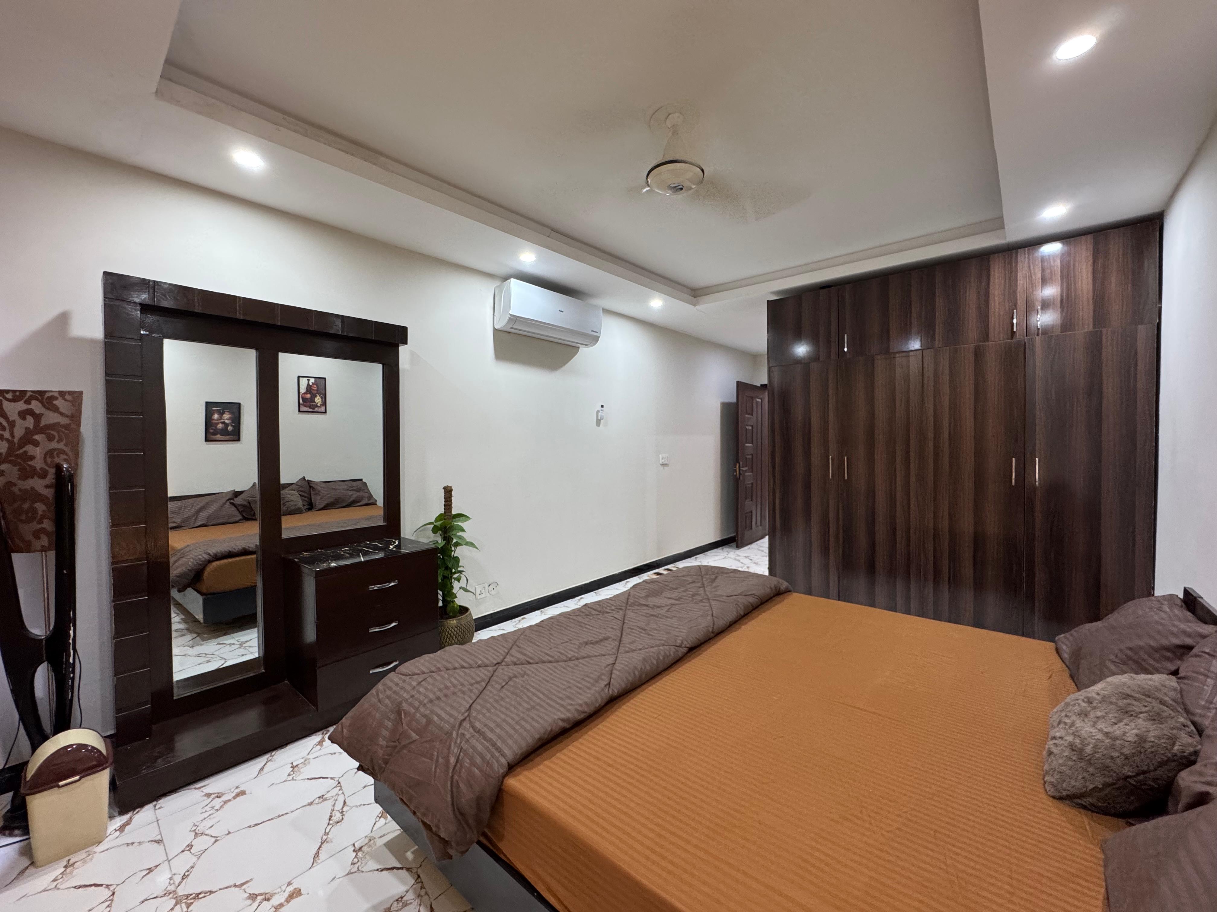Urban Oasis Luxury Airbnb | Premium 1-Bed in Civic Center Phase 4