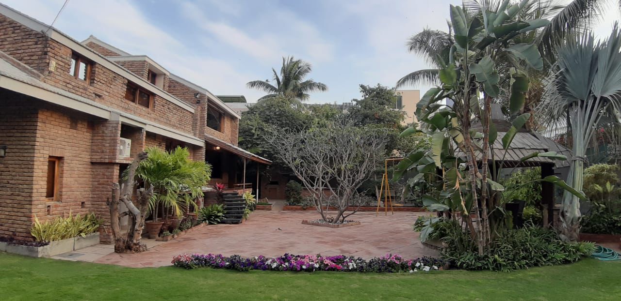 Aesthetic Furnished Bungalow for Shoots & Events in Clifton