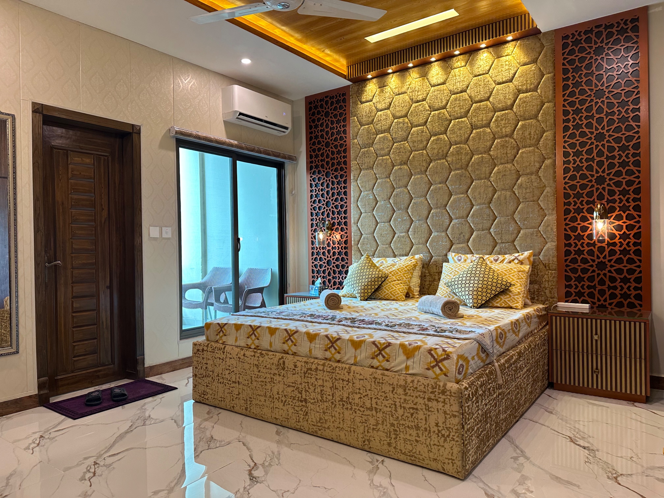 Exquisite 2 Bedroom Condo Closeby GIGA MALL