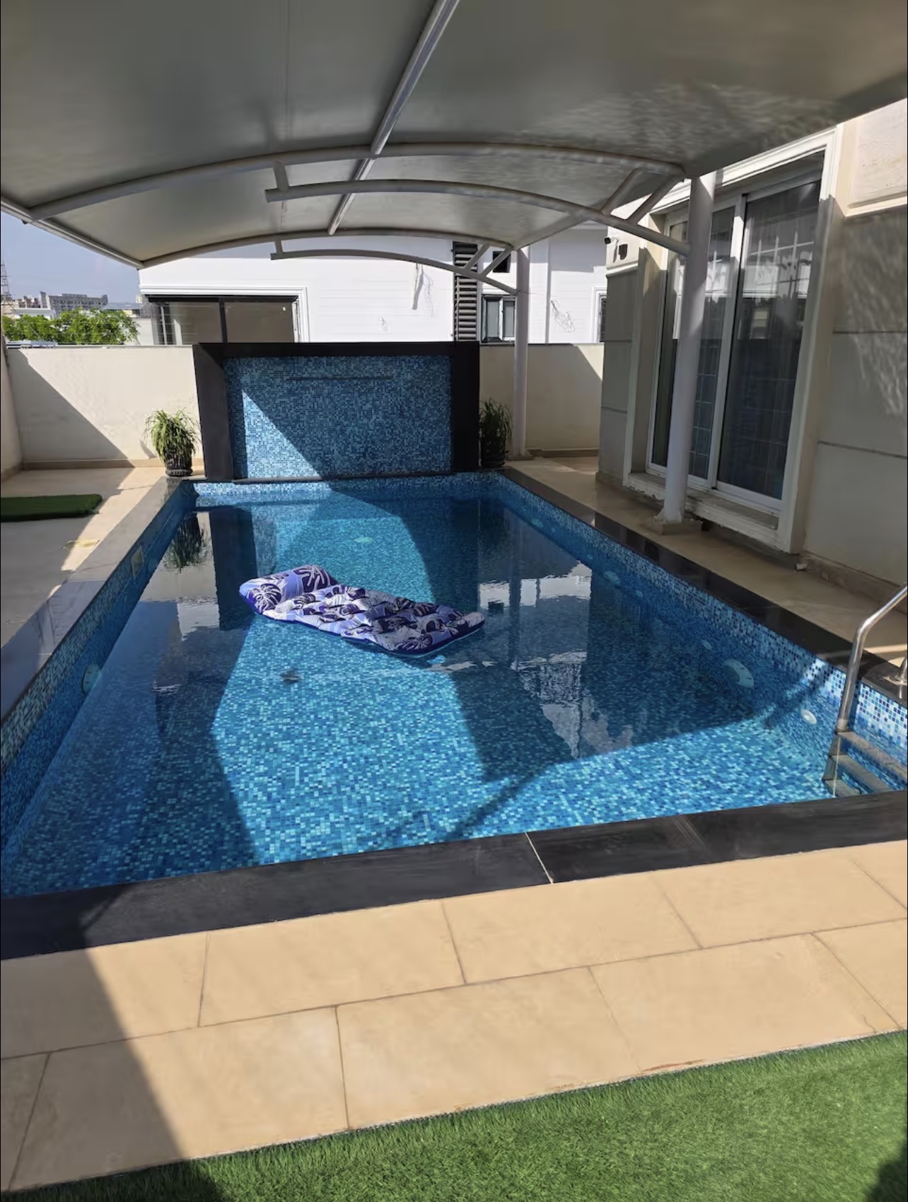 1 BHK Independent Portion With Private Swimming Pool + Jacuzzi In Washroom For Daily basis