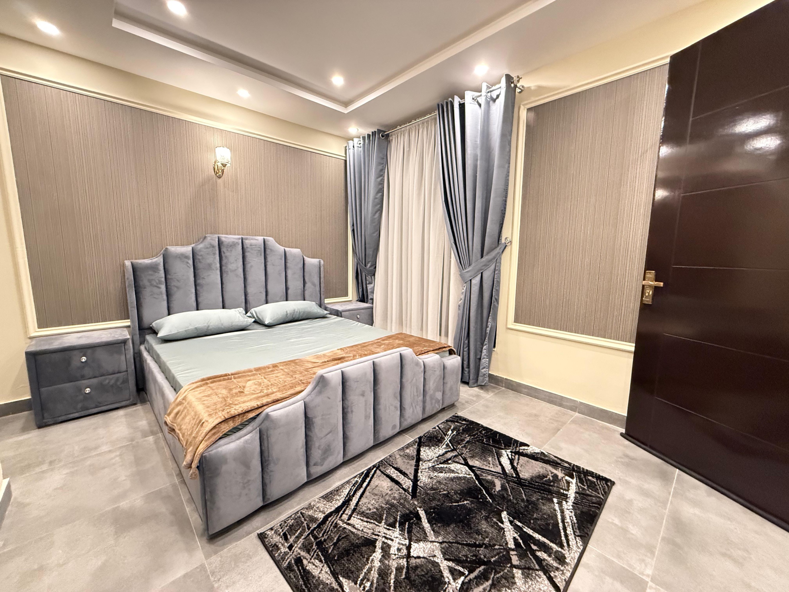 Elegant 1BR Apartment Bahria Town LHR