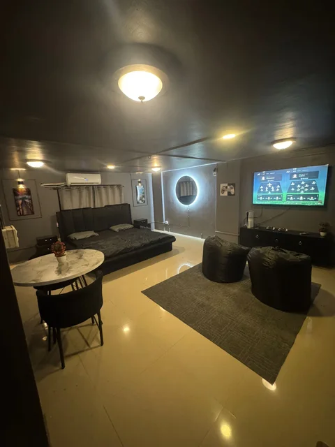 Relax & Play - Stylish Studio with PS5 + Netflix