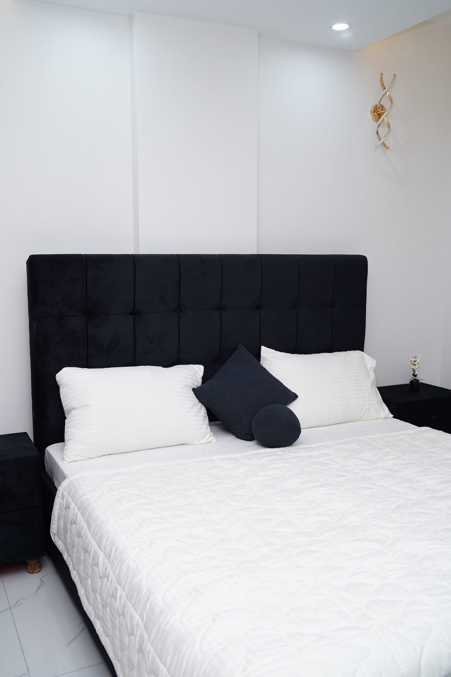 Zavari Haus | Premium Cinematic Suite near Eiffel Tower, Bahria Town