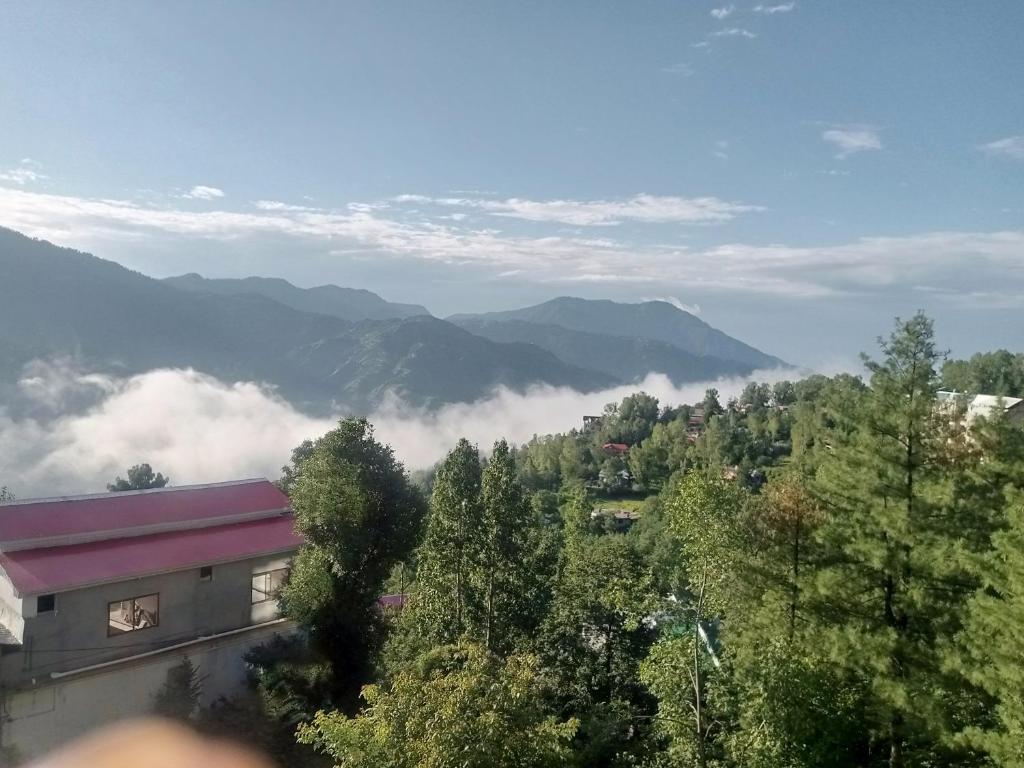 2BR Bhurban Retreat | Mountain Views & Parking