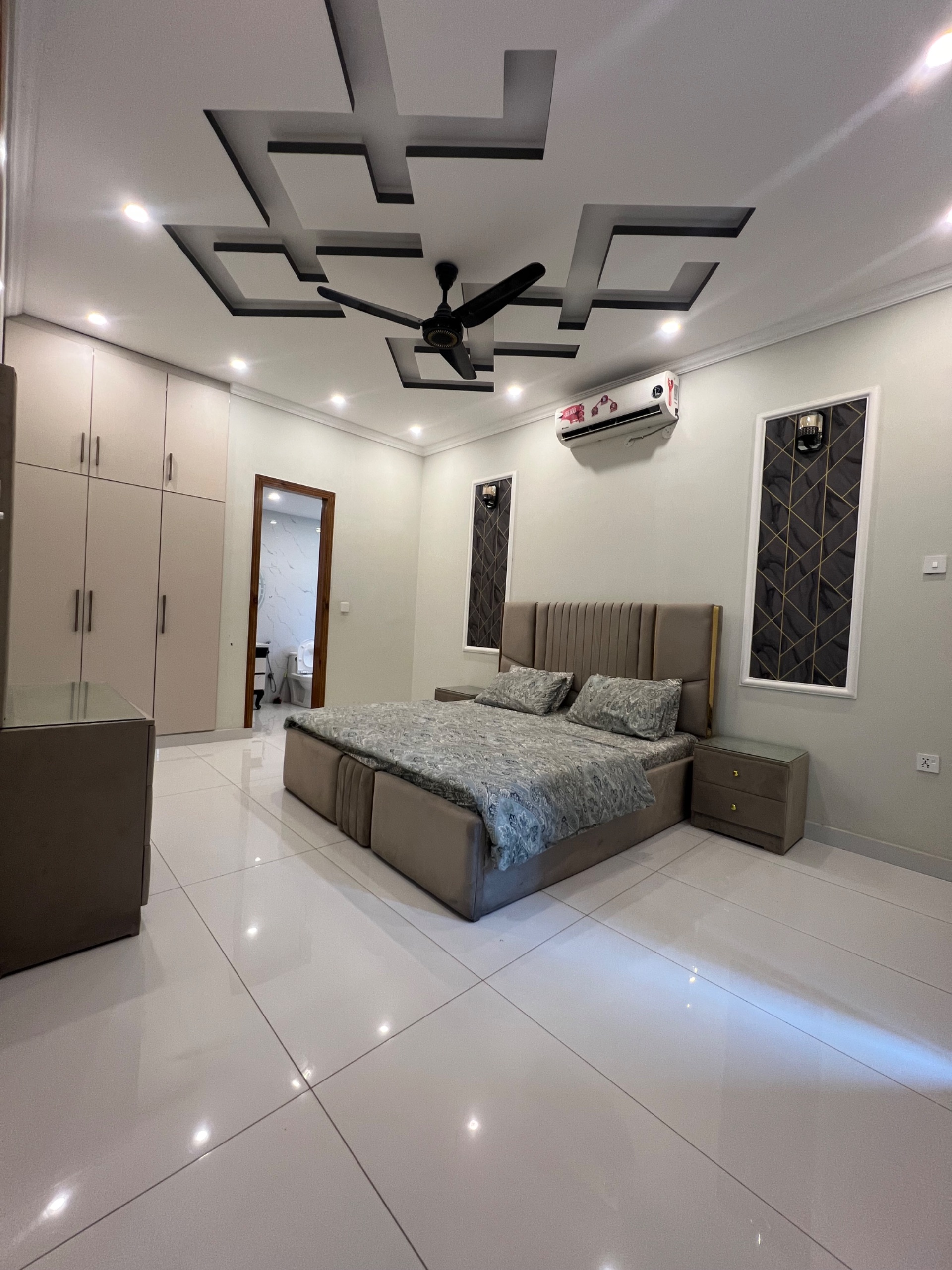 15 Marla 6 bed villa