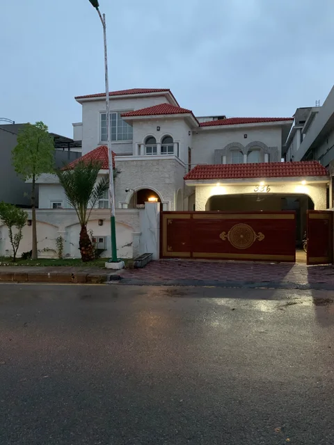 Luxury White House & Swimming Pool – First Floor