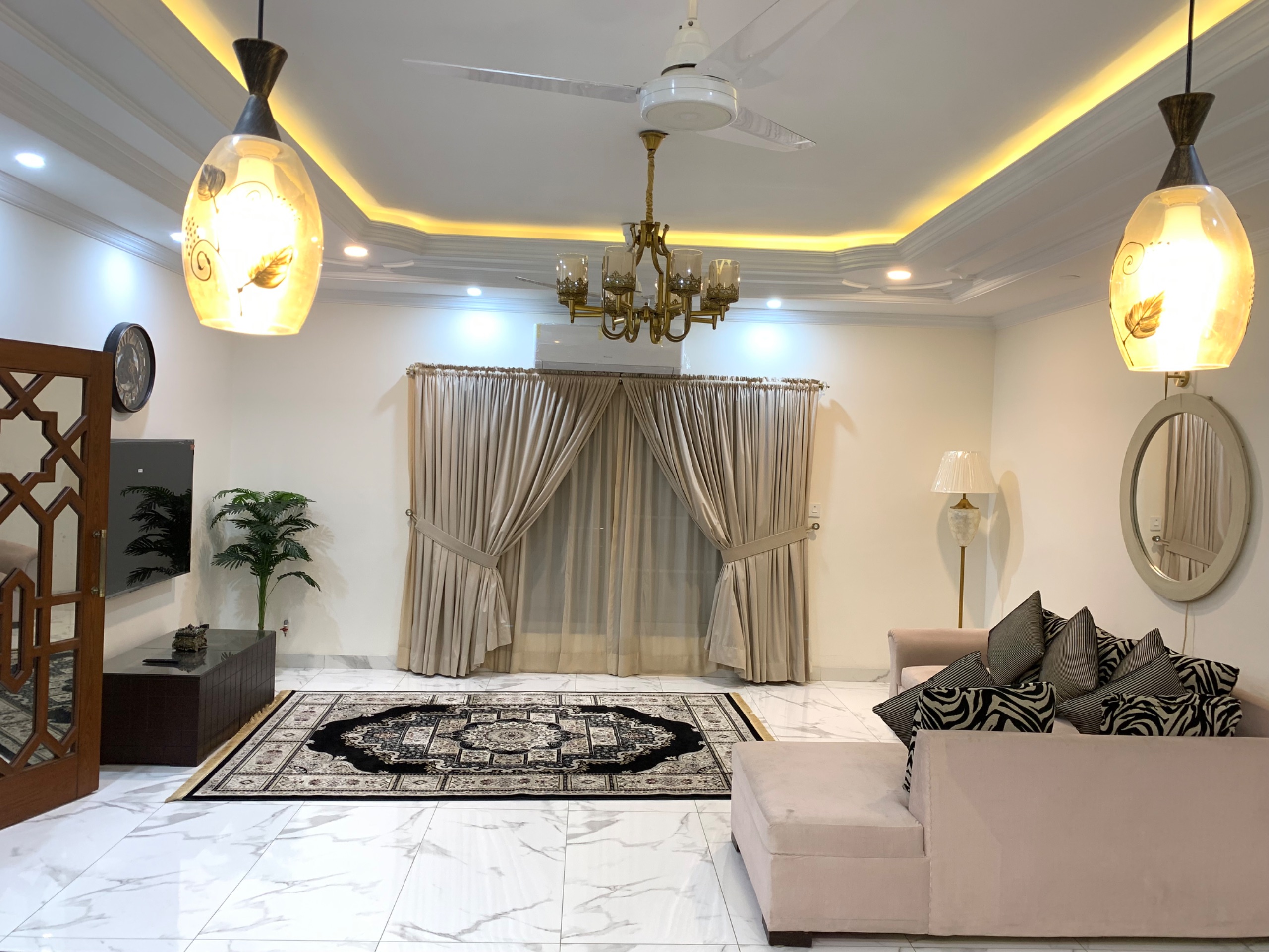 Luxury White House & Swimming Pool – First Floor