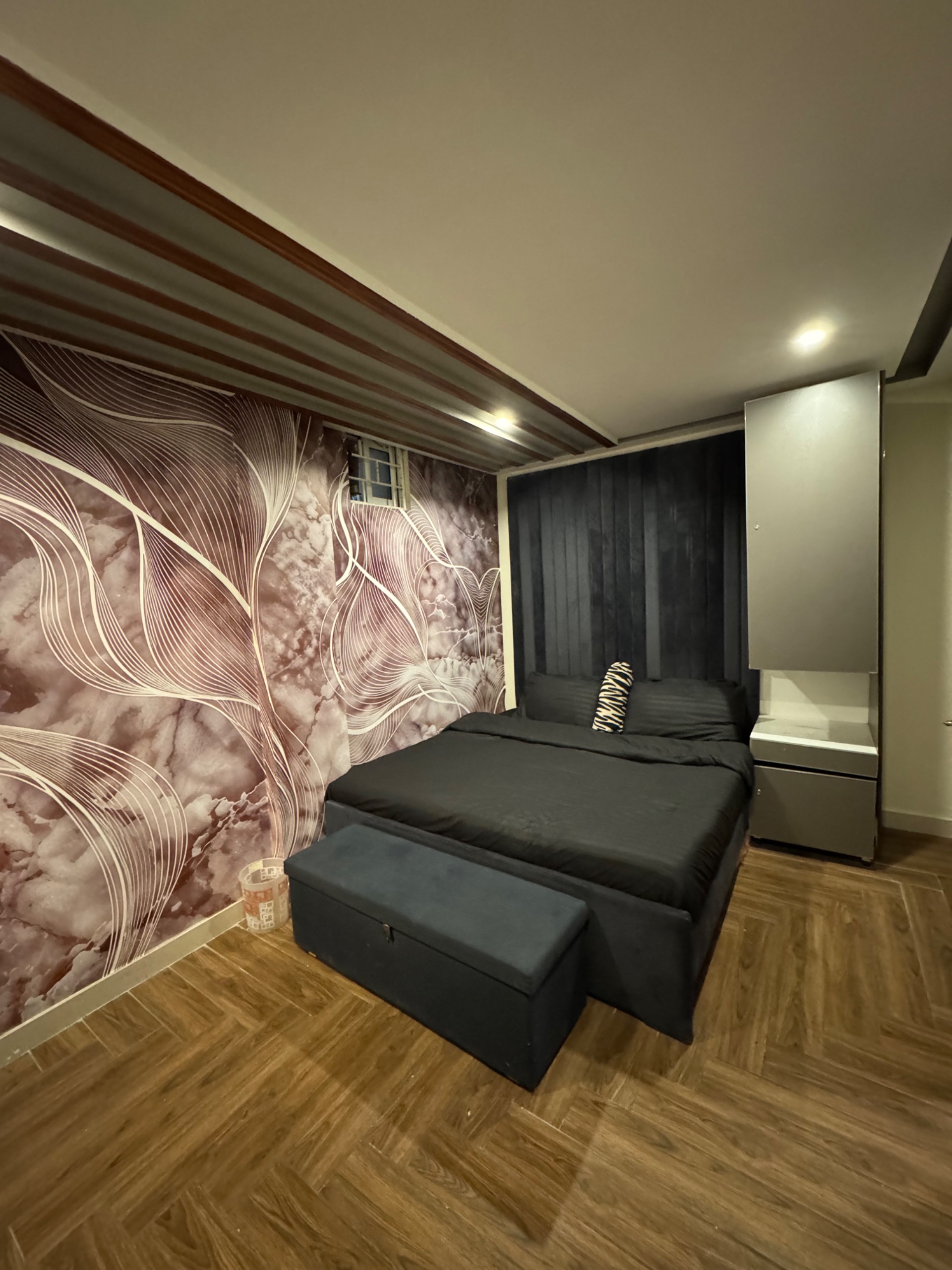 Chic 1-BHK apartment with balcony and free parking